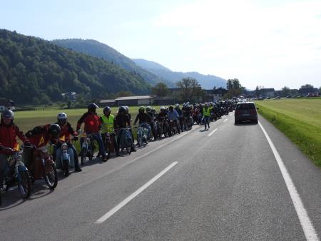 Letos je sodelovalo kar 129 motoristov in 11 iz Moped toura Zalog.JPG
